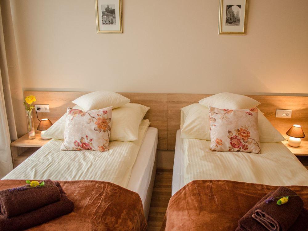 Royal Route 29 Comfort Rooms Krakow Exterior photo