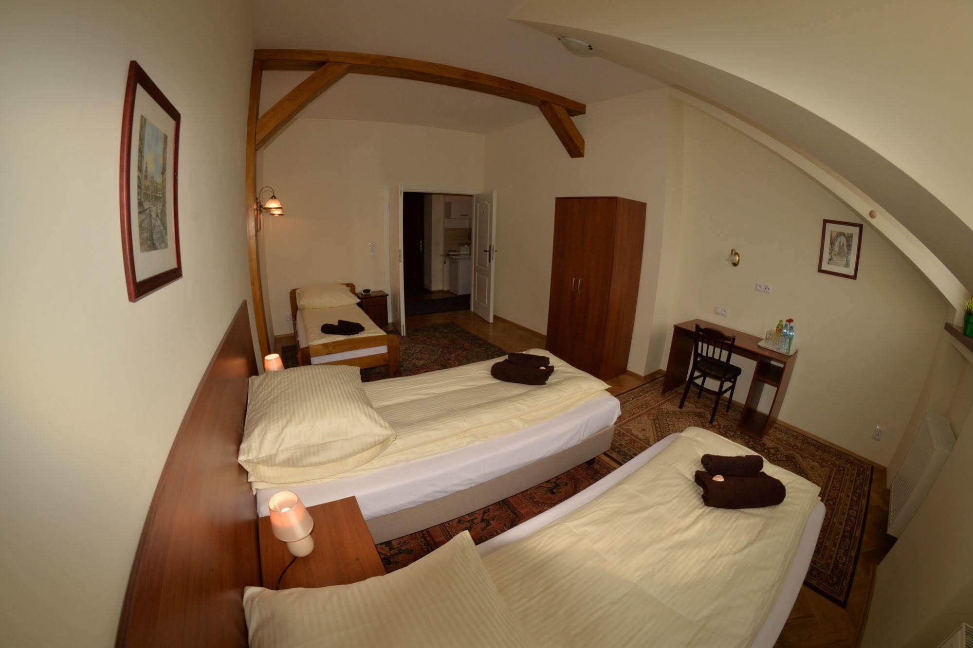 Royal Route 29 Comfort Rooms Krakow Exterior photo