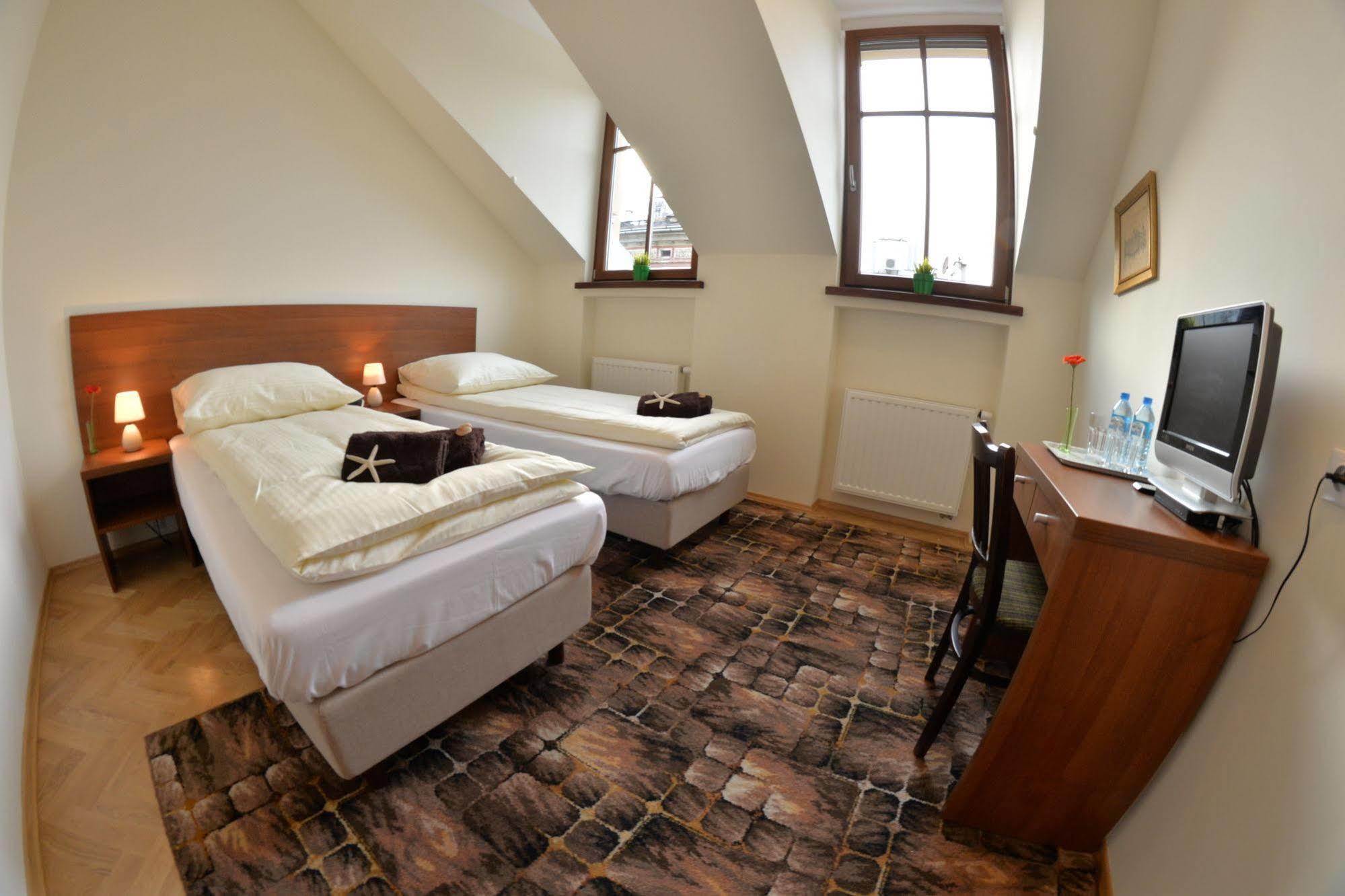 Royal Route 29 Comfort Rooms Krakow Exterior photo