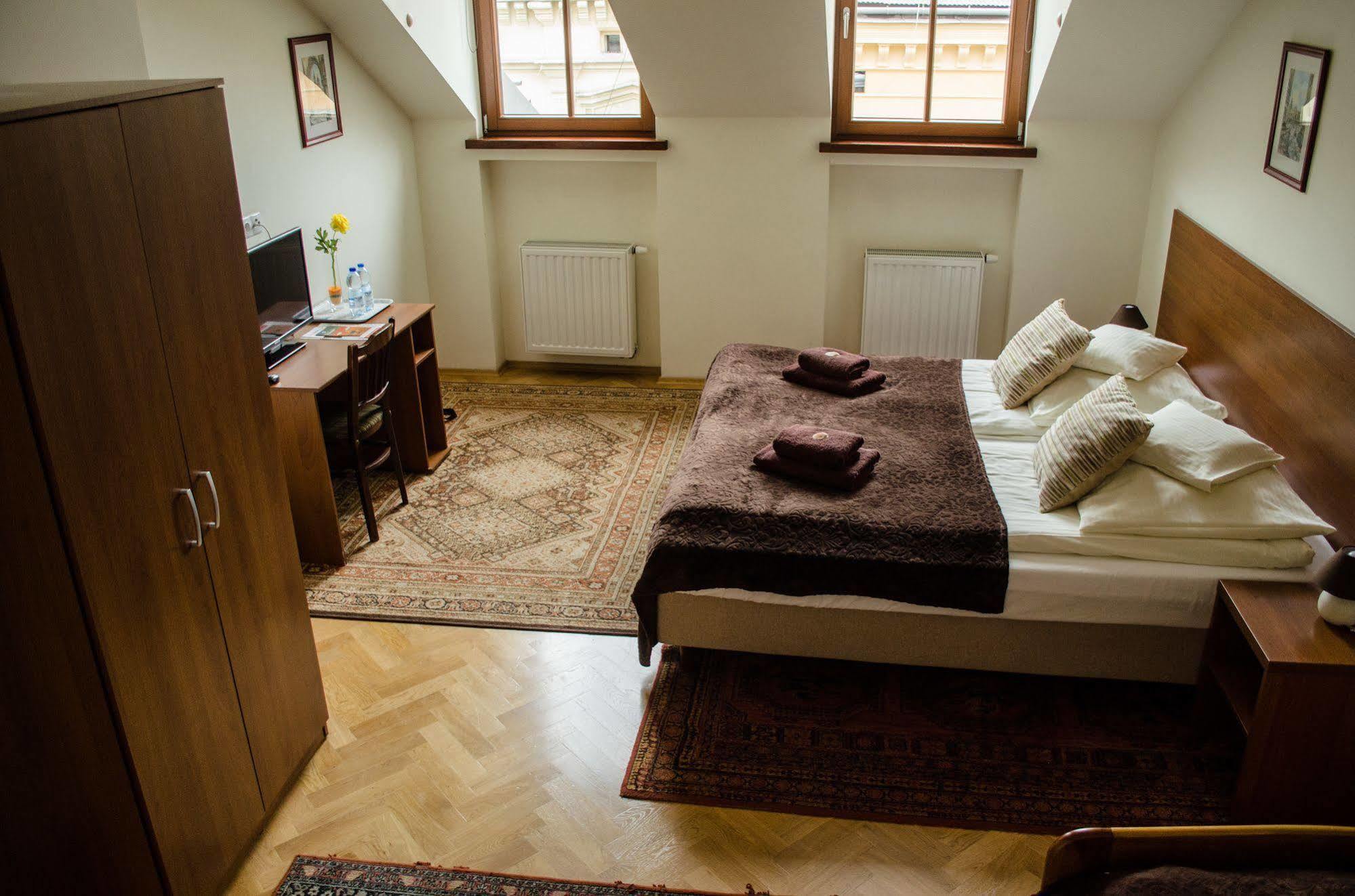 Royal Route 29 Comfort Rooms Krakow Exterior photo