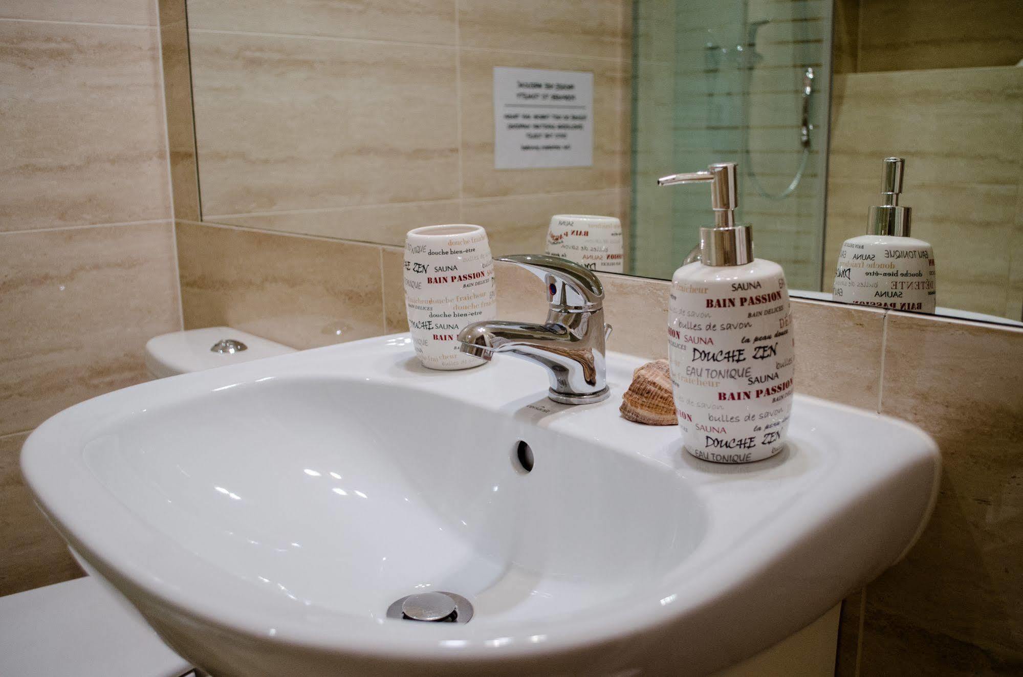 Royal Route 29 Comfort Rooms Krakow Exterior photo