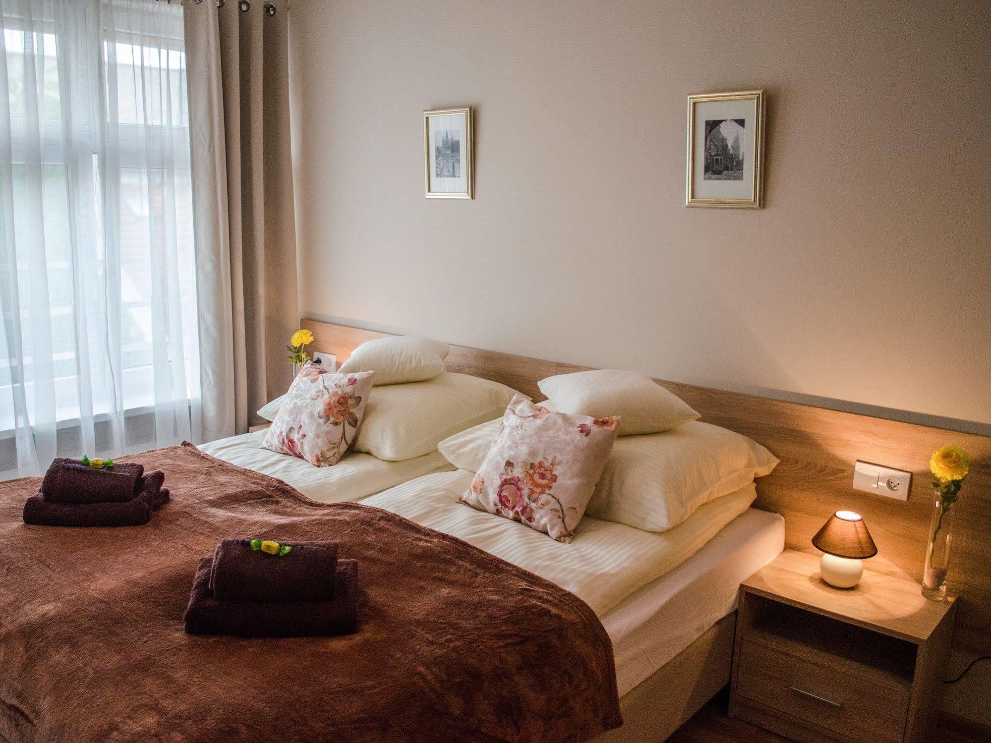 Royal Route 29 Comfort Rooms Krakow Exterior photo