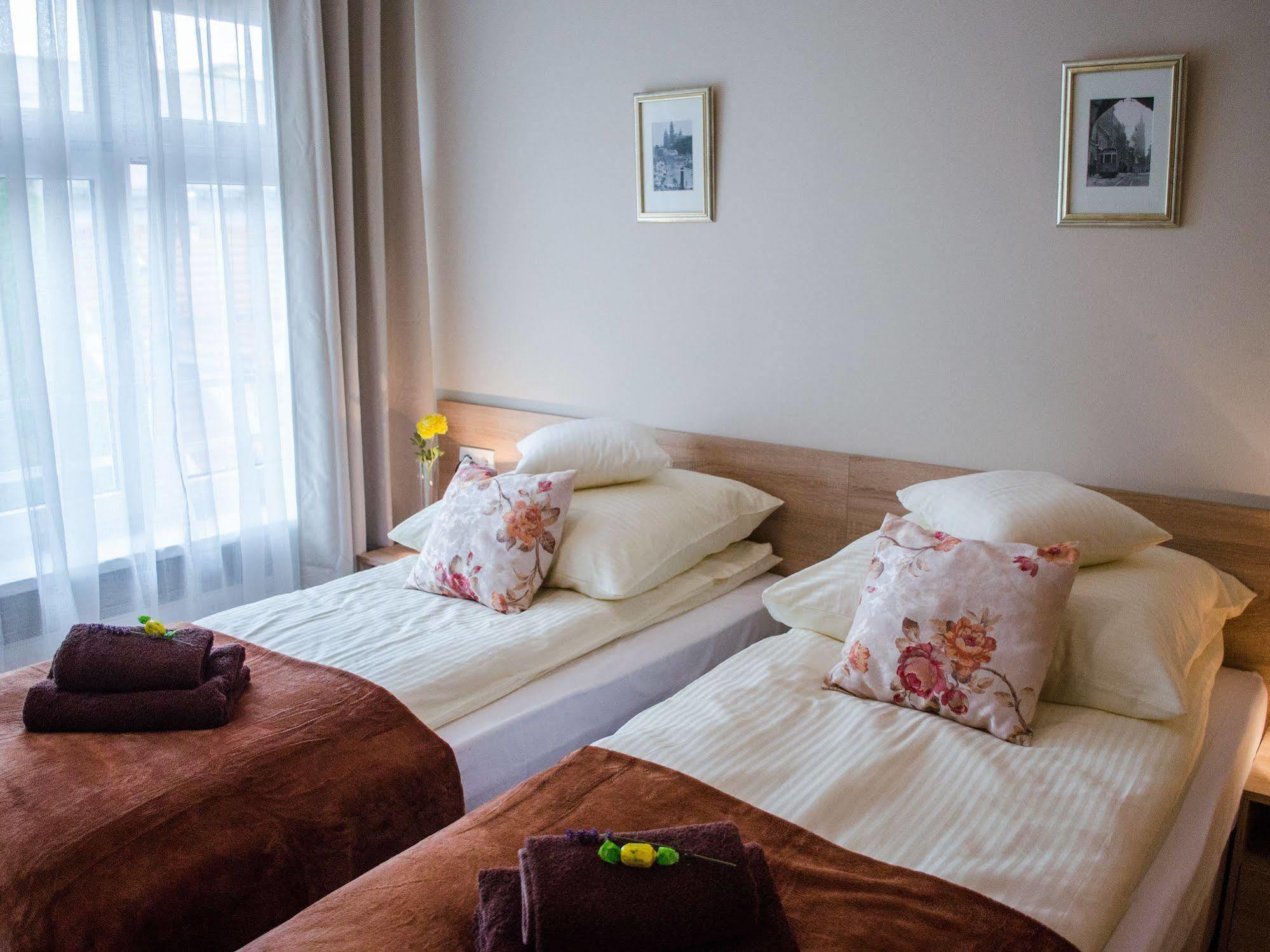 Royal Route 29 Comfort Rooms Krakow Exterior photo